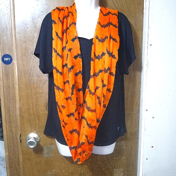 Orange & black bat Halloween scarf - Picture 2 of 2
